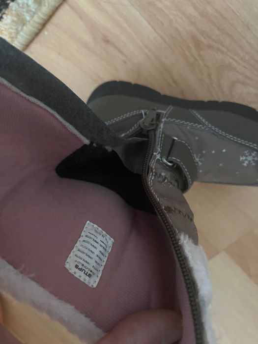 Чисто нови детски ботушки за момичета