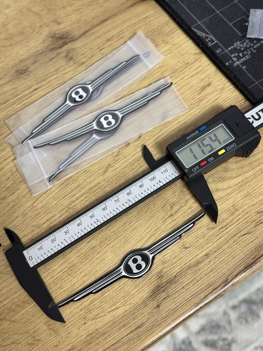 Эмблема Chrysler 300c на руль