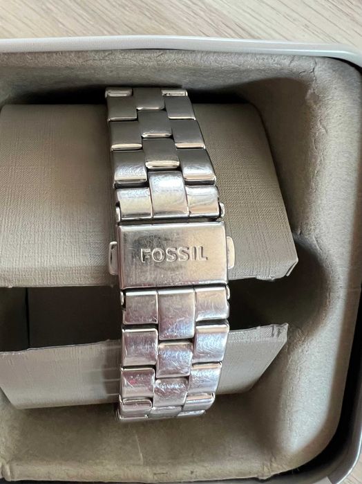 Дамски часовник - Fossil BQ1560 сребрист, като НОВ