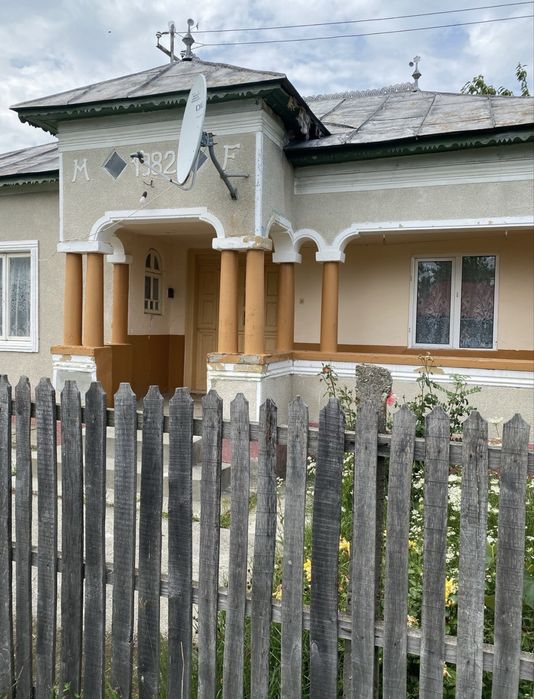 CASĂ DE VÂNZARE CU 2.952 MP TEREN, Suseni, Arges