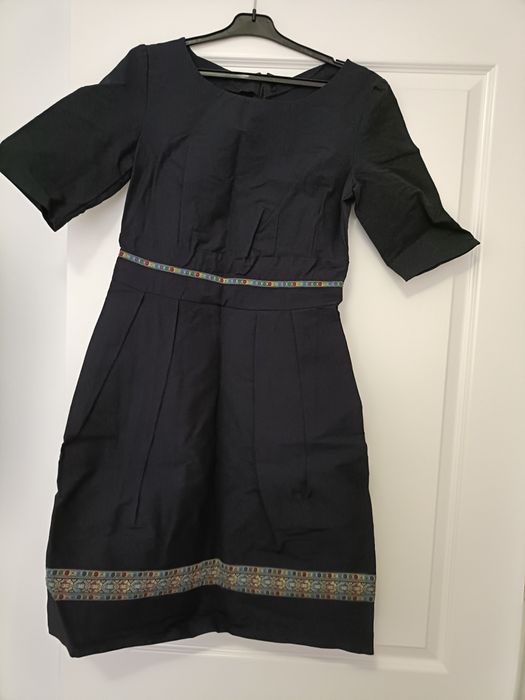 Vând rochii noi cu etichetă