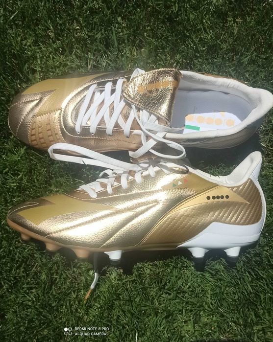 Футболни обувки Диадора,произведени в Италия.