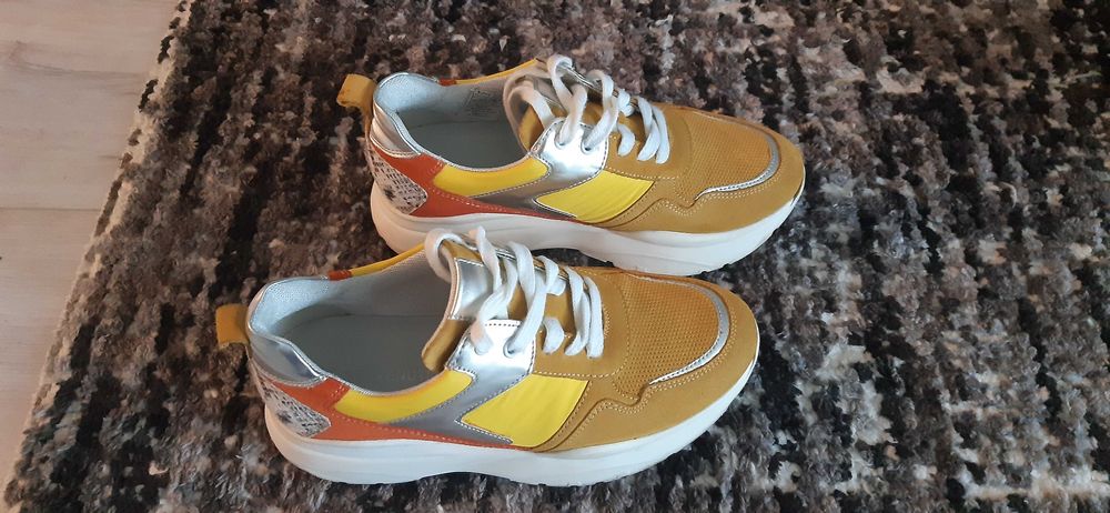 Adidasi dama din piele