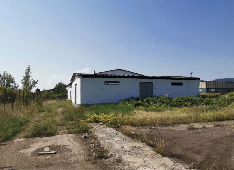 Hala industriala+magazie+teren 2716 mp