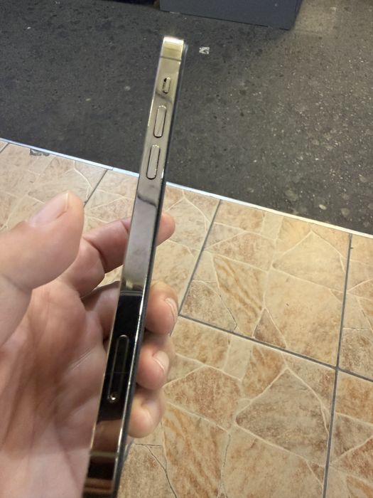 Iphone 12 Pro в состояния идеал. Экран менялся