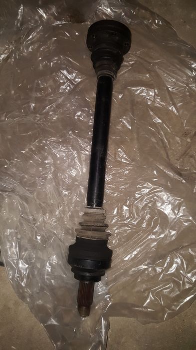 Полуоска задна лява за БМВ. 530 хд 231к