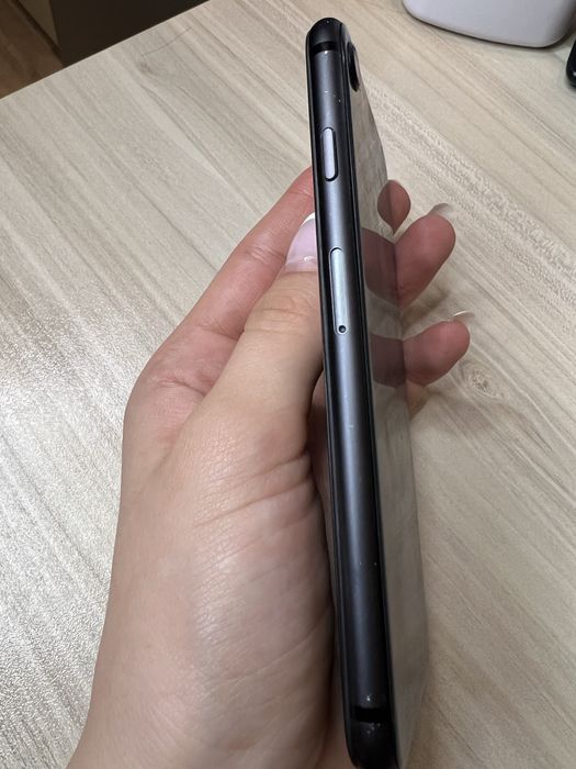 iPhone 8 черен.