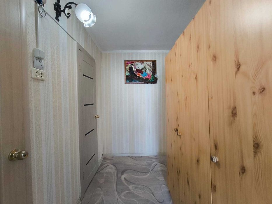 Продам 2 ком , в 12 мкр