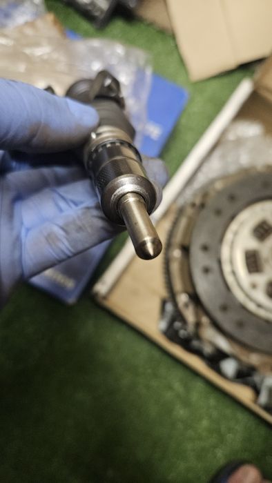 Чисто нов инжектор помпа дюза 03g130073g голф 5 golf 5 BKD 2.0tdi