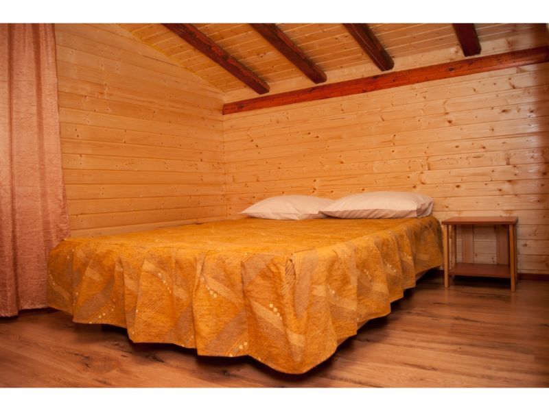 Cabana de inchiriat cu ciubar cu jacuzzi la 40 km de CJ