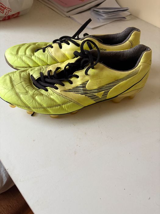 Продавам професионални бутонки:MIZUNO REBULA CUP, номер 42