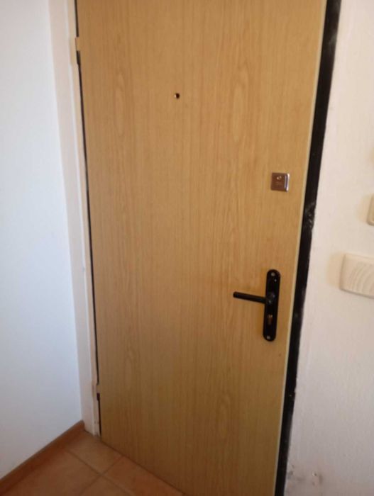 метална входна врата