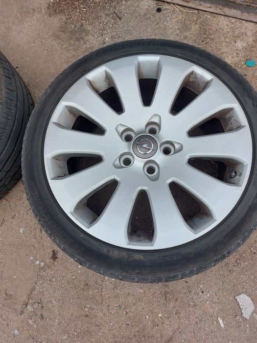 Оригинални гуми 19 цола за опел инсигния  заедно с гуми