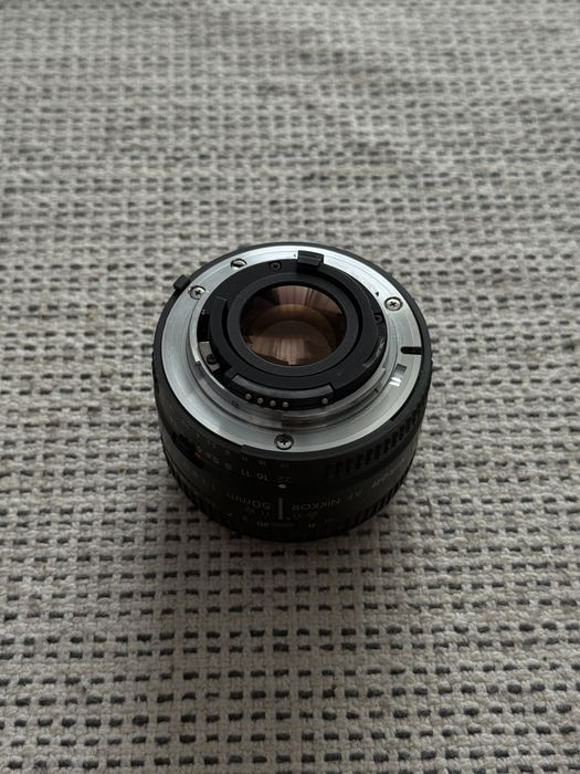 Nikon 85 1.8 D , Nikon 50 1.8 D
