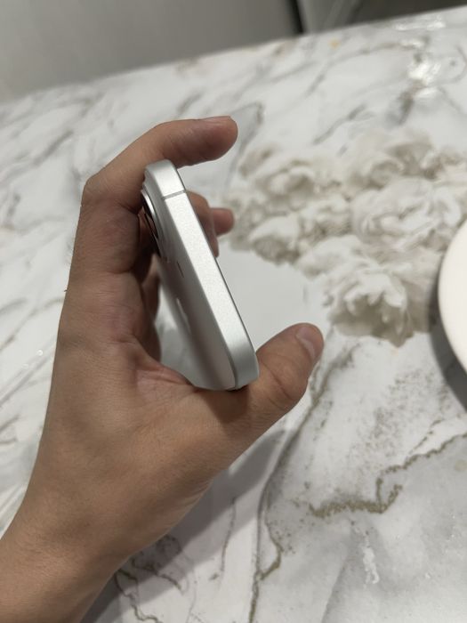 Продам iphone 16 белый