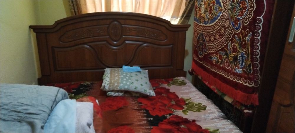 Двуспальная кроват