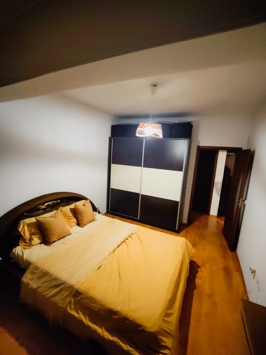 Apartament 3 camere + Loc de parcare- Direct proprietar