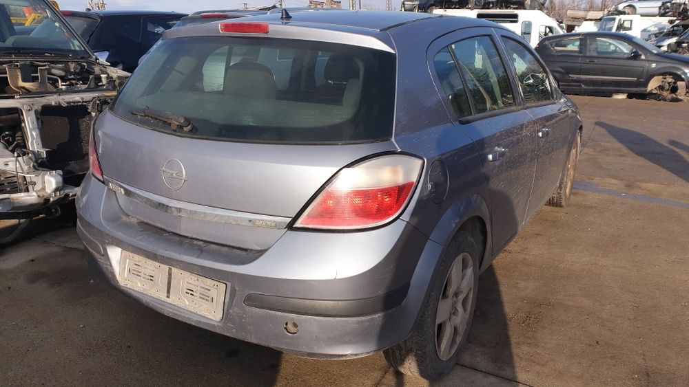 Опел Астра H на части