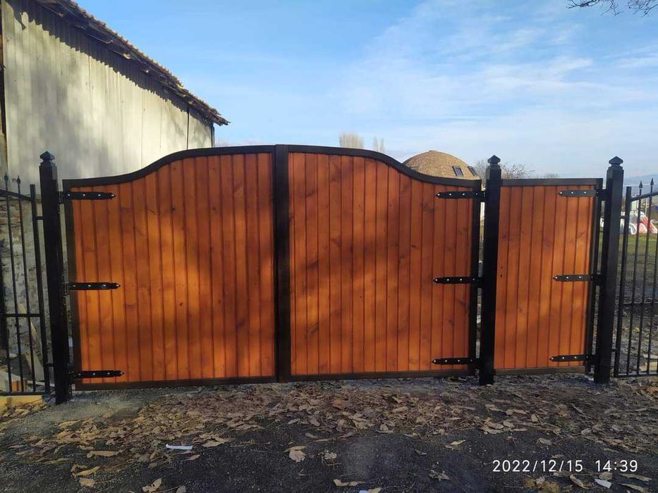 Изработка на дървени порти и гаражни врати