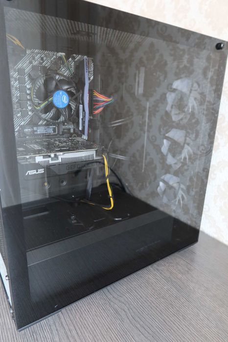 Геймърски компютър ASUS