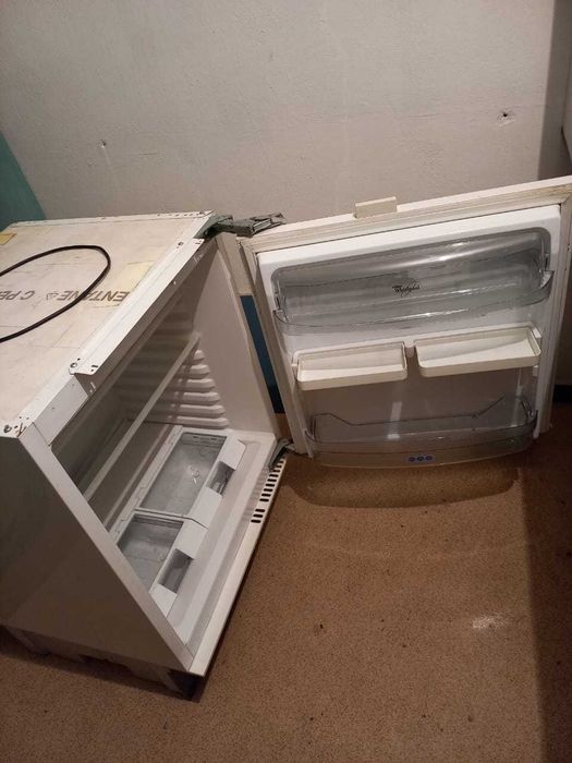 Встраиваемый холодильник "Whirpol"