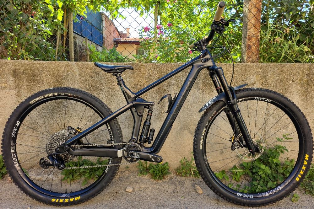 Карбонов Canyon Strive 29 цола М размер Rockshox Lyric,  Super Deluxe  1x12 GX Sram  Shimano Saint 4-бутални спирачки  Ендуро