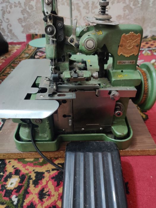 Продам оверлок в хорошем состоянии