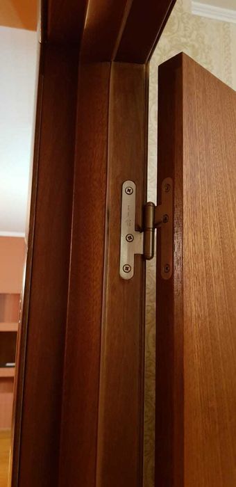 Двери межкомнатные в комплекте.