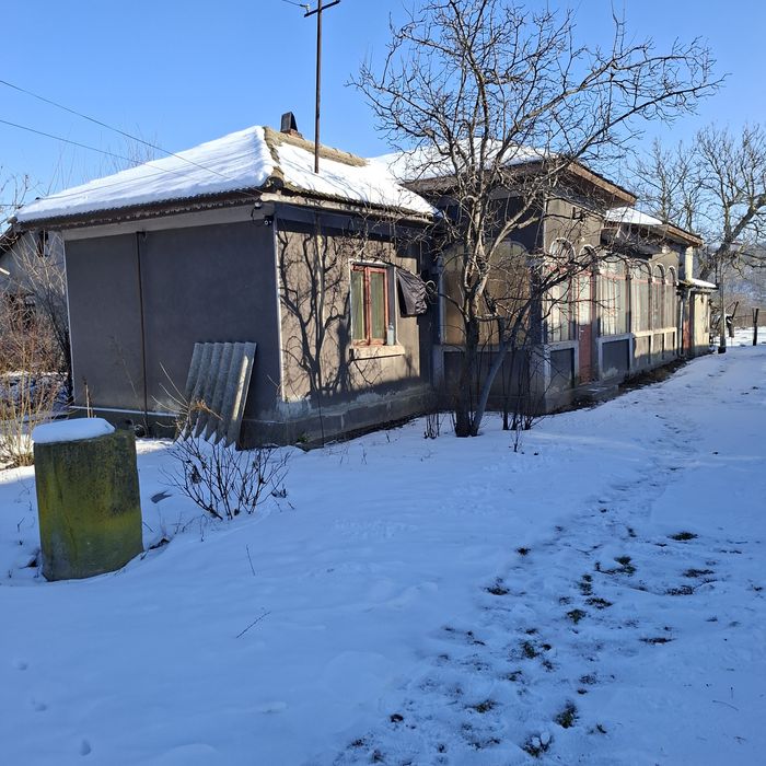 Casa batrineasca de vinzare