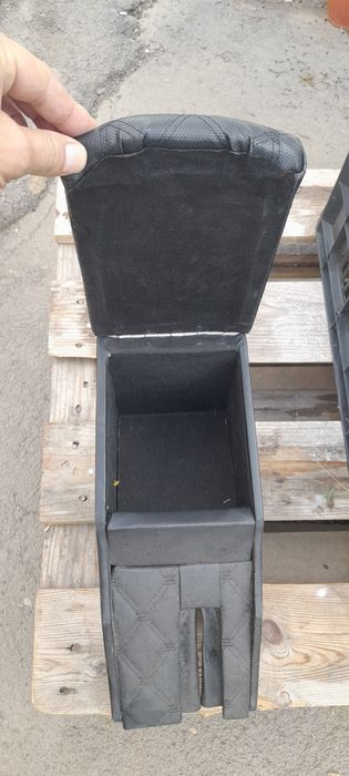 Продам авто подлокотник