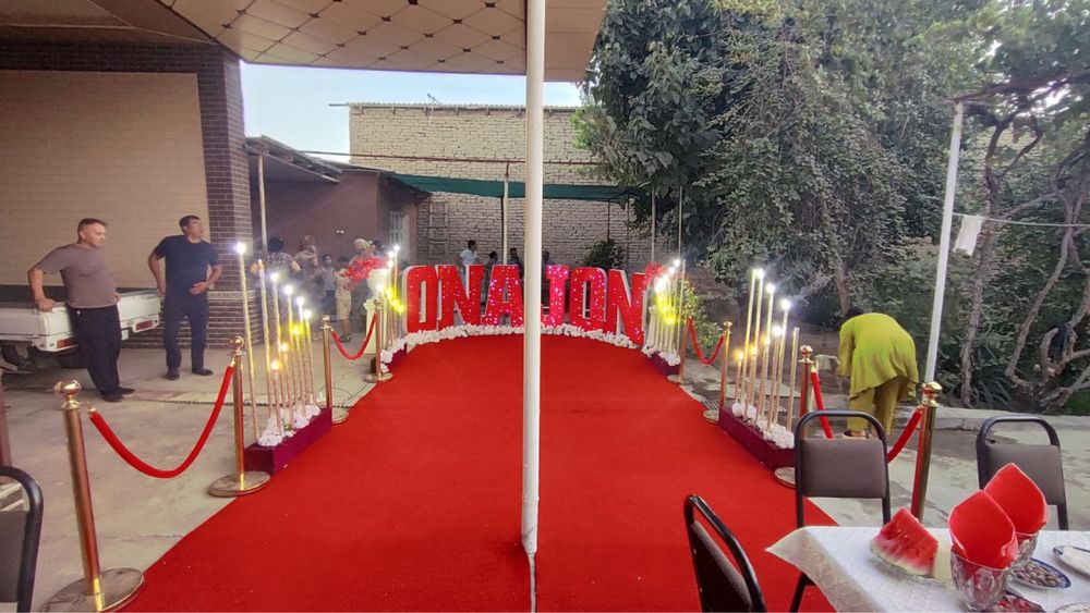 Igrushkalar katta ayiqlar harflarni perezdentiskiy lentalar bor