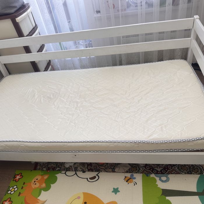 Кровать детская с матрасом