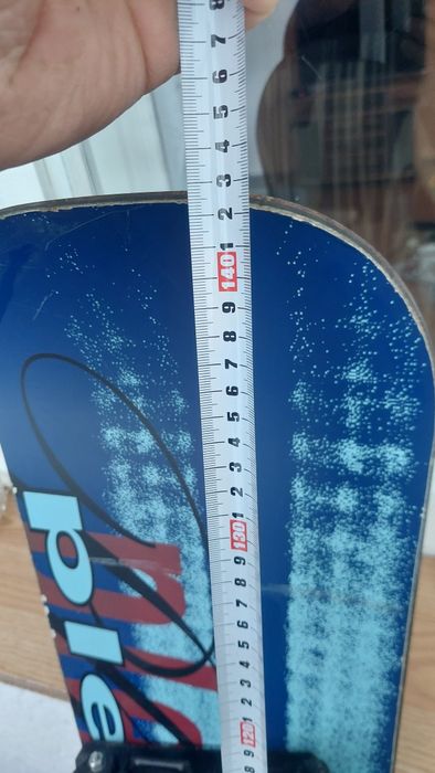 Vând placă Snowboard din imagine