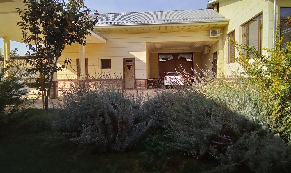 Частный дом в городе.