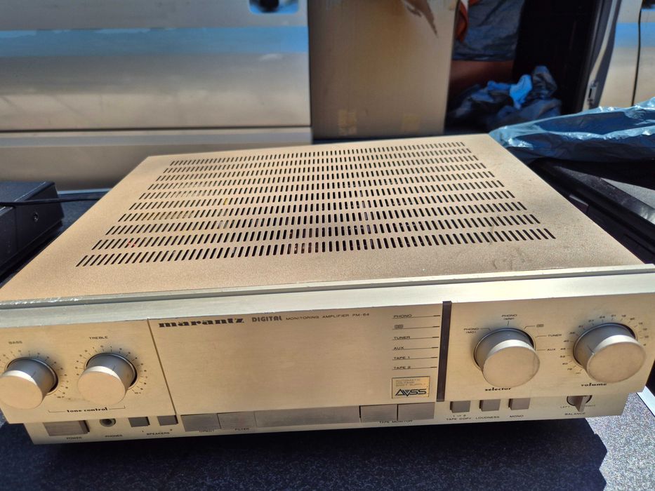 Усилвател Marantz PM 64