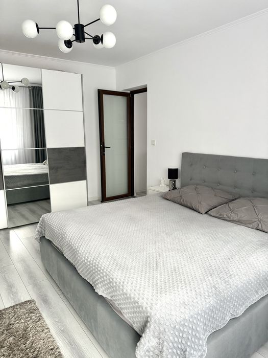Apartament 3 camere, mobilat, parter + curte proprie de 90 mp