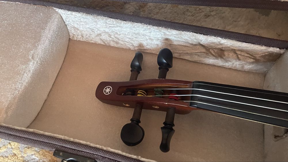 Yamaha Silent Violin YSV-104BR 4/4 – completă + husă + accesorii