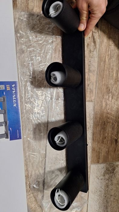 Линеен спот, лампа за таван