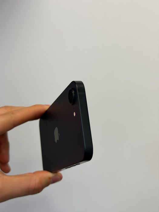 iPhone 16e - 61 цикъла