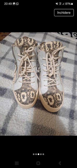 Adidași  incaltaminte