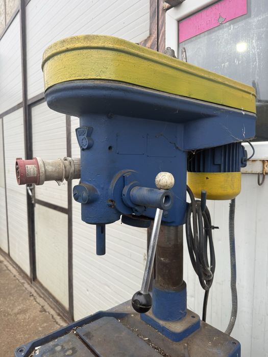 Masina de gaurit cu coloana UMP - model industrial