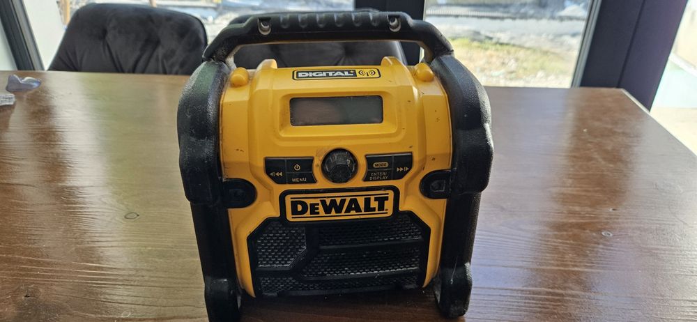 Dewalt radio 18v