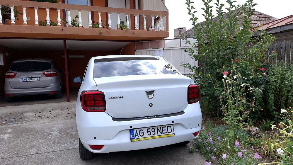 Vând Dacia Logan