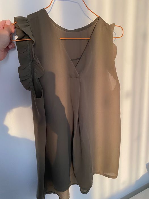 Масленозелен топ