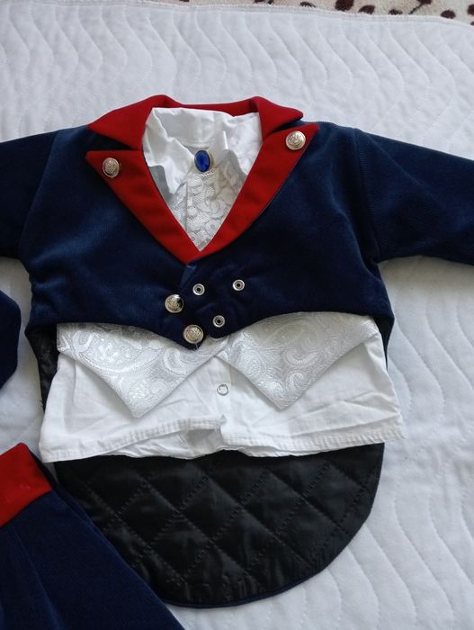 Vând costumaș bebeluși 4-5luni