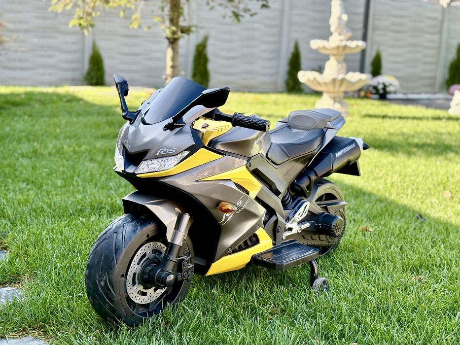 Motocicleta electrica baietii