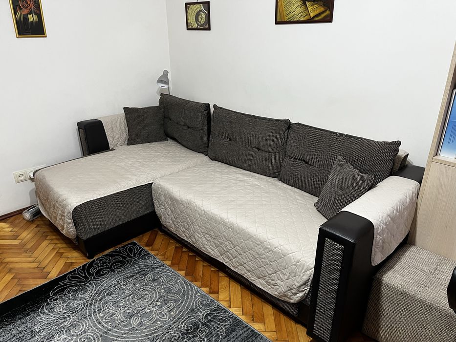 Vand canapea cu extindere pe dreapta.