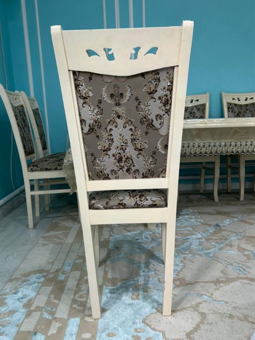 Стол мен стуля сатылады