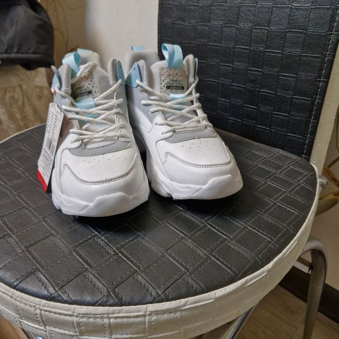 Кросовки женские новые