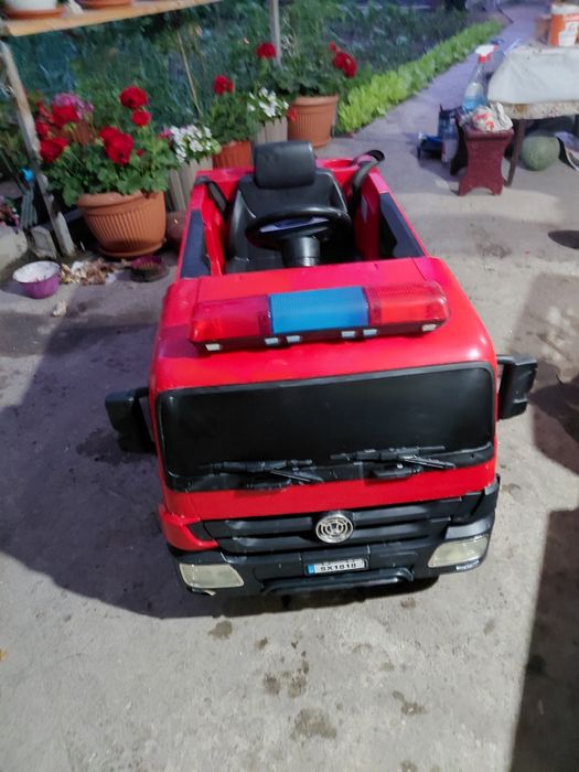 Mașinuța electrica pompieri